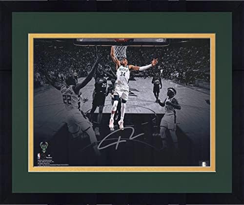 Çerçeveli Giannis Antetokounmpo Milwaukee Bucks İmzalı 11 x 14 Dunk Spot Işığı Fotoğrafı - İmzalı NBA Fotoğrafları