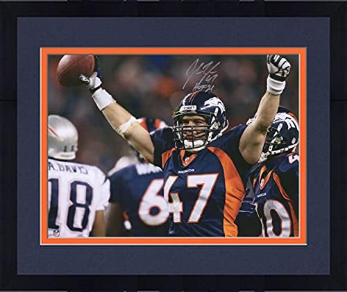 Çerçeveli John Lynch Denver Broncos İmzalı 16 x 20 Kollar Yukarı HOF 2021 Yazısıyla Kutlama Fotoğrafı - İmzalı NFL Fotoğrafları